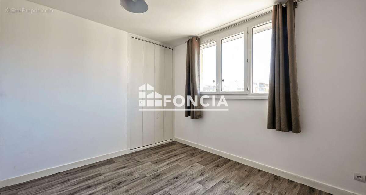 Appartement à FONTENAY-LE-FLEURY