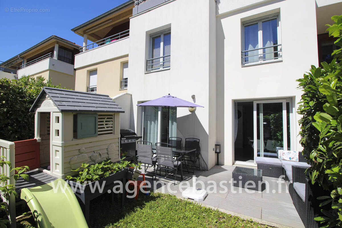 Appartement à CESSY