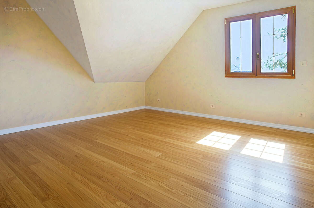 Maison à MANTES-LA-JOLIE