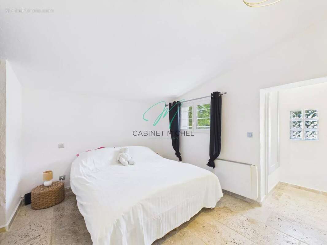 Maison à ROQUEFORT-LES-PINS