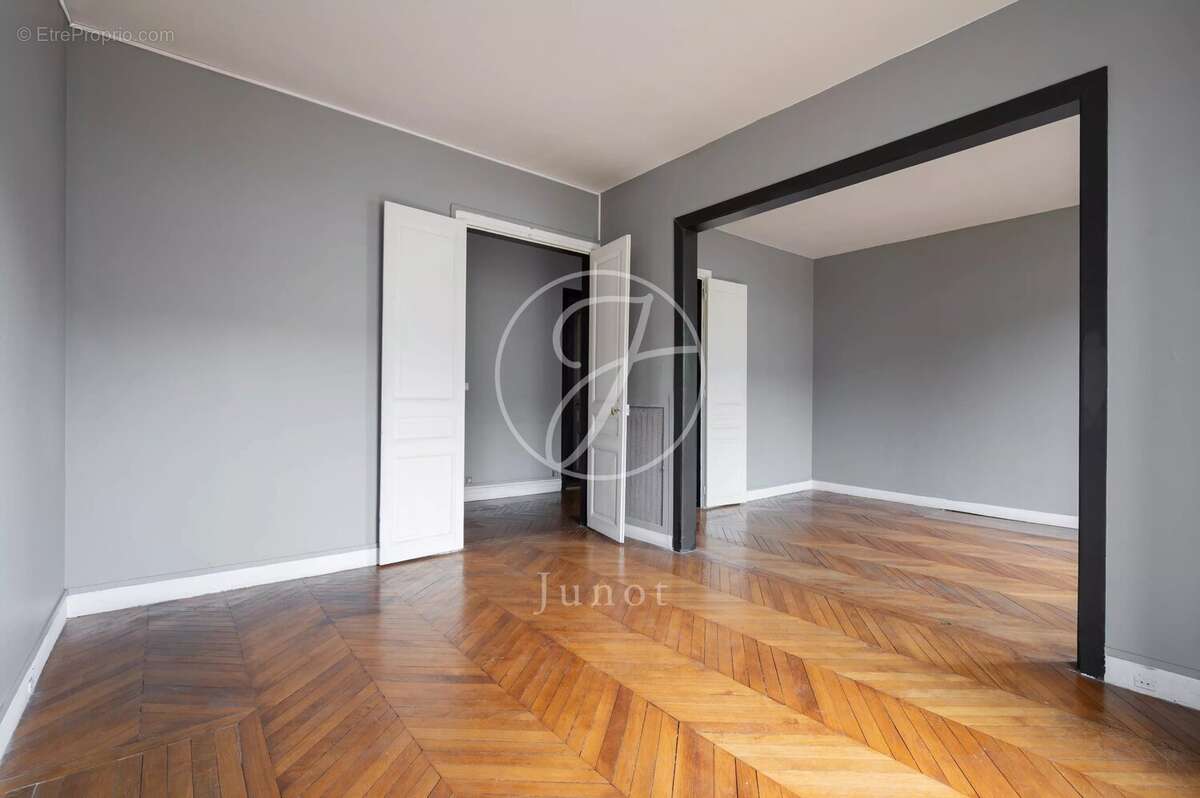 Appartement à PARIS-7E