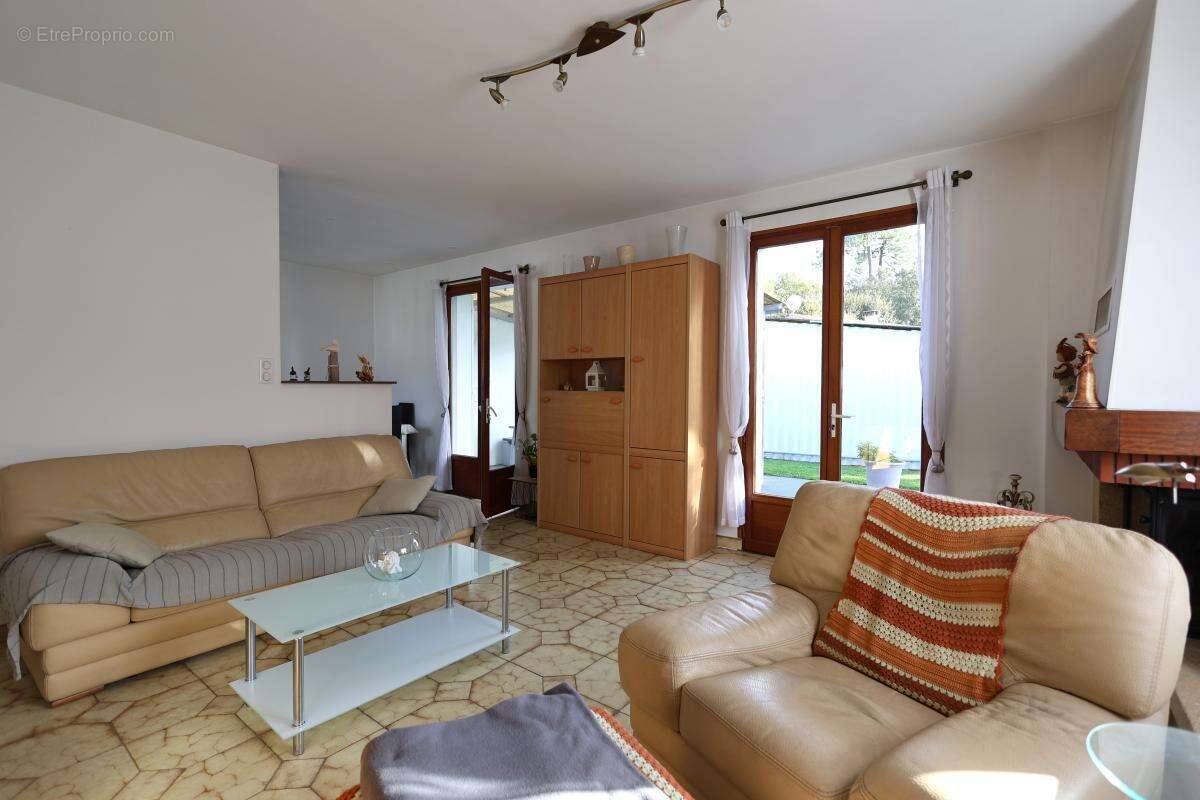 Commerce à SAINT-GEORGES-DE-DIDONNE