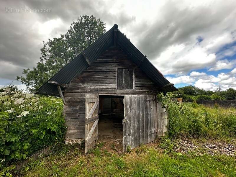 Corps de ferme avec 3,7 hectares de terrain - photo 19