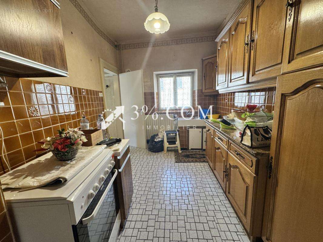 3%COM Maison de ville à rénover avec garage indépendant - photo 4