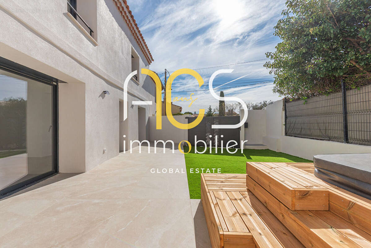 Maison à CHATEAUNEUF-LES-MARTIGUES