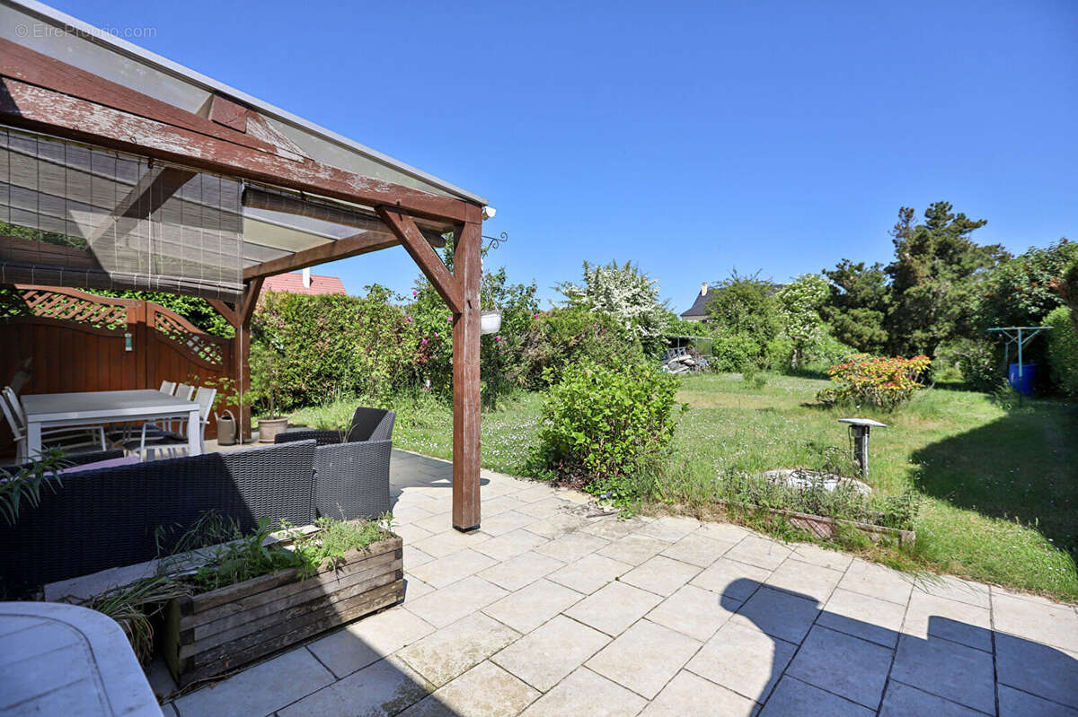 Maison à NEAUPHLE-LE-CHATEAU