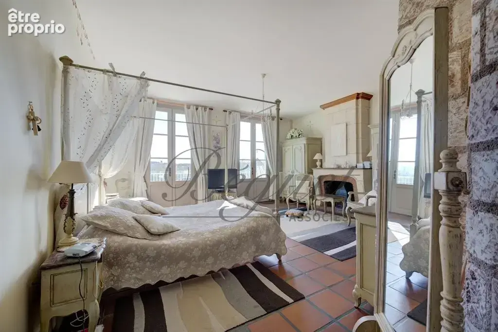 Loches (37600), Indre-et-Loire — Maison familiale de 430 m², 8 à 11 chambres, terrasses et jardin de 1 190 m² - photo 11