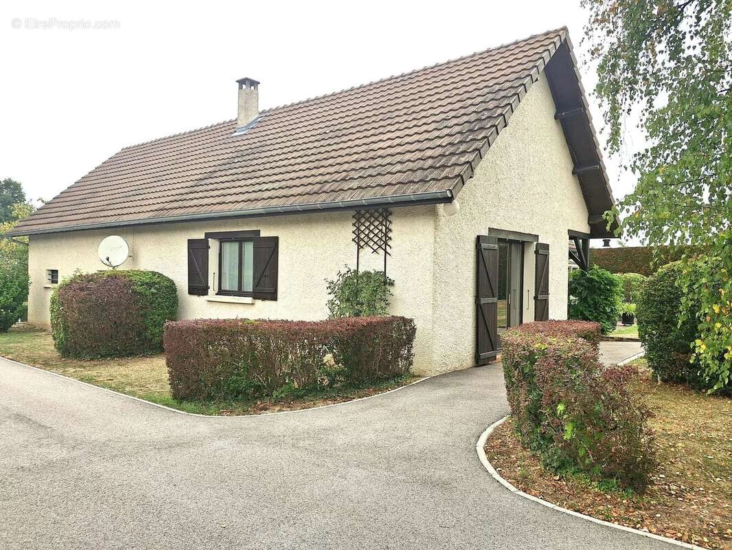 Maison à LA CHARMEE