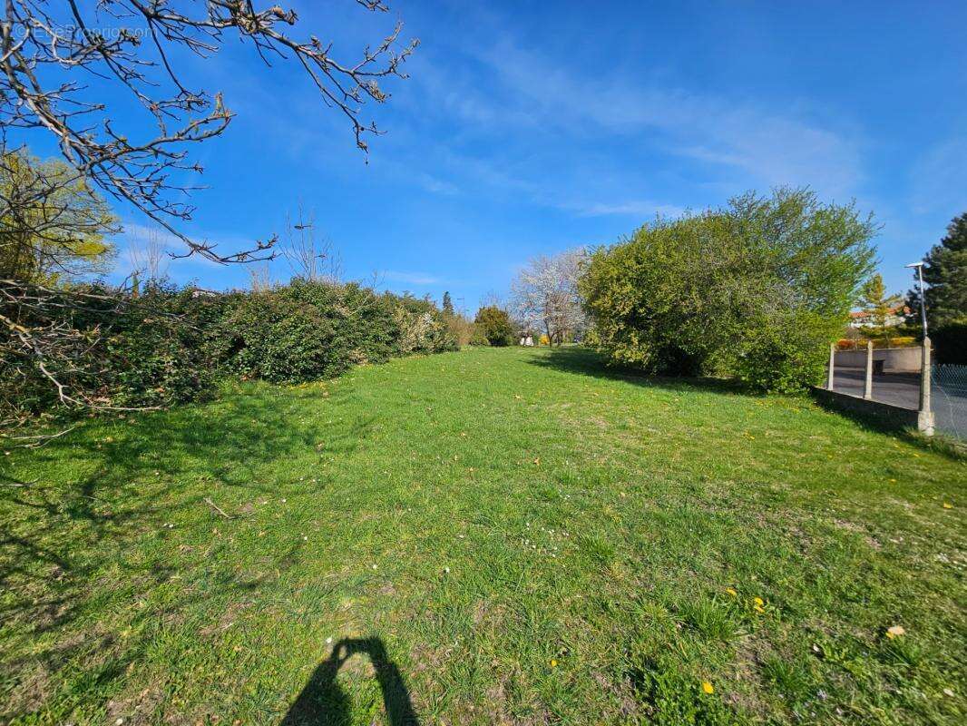 Terrain à vendre de 957 m² -PERIGNAT LES SARLIEVE (63170) - photo 2