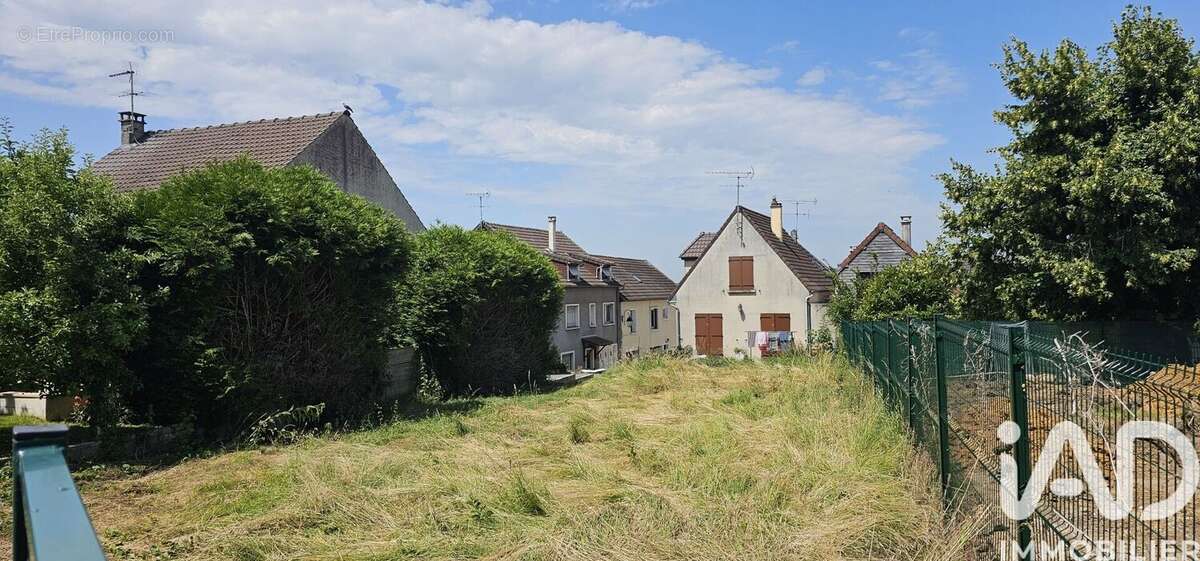 Photo 2 - Terrain à LONGPERRIER