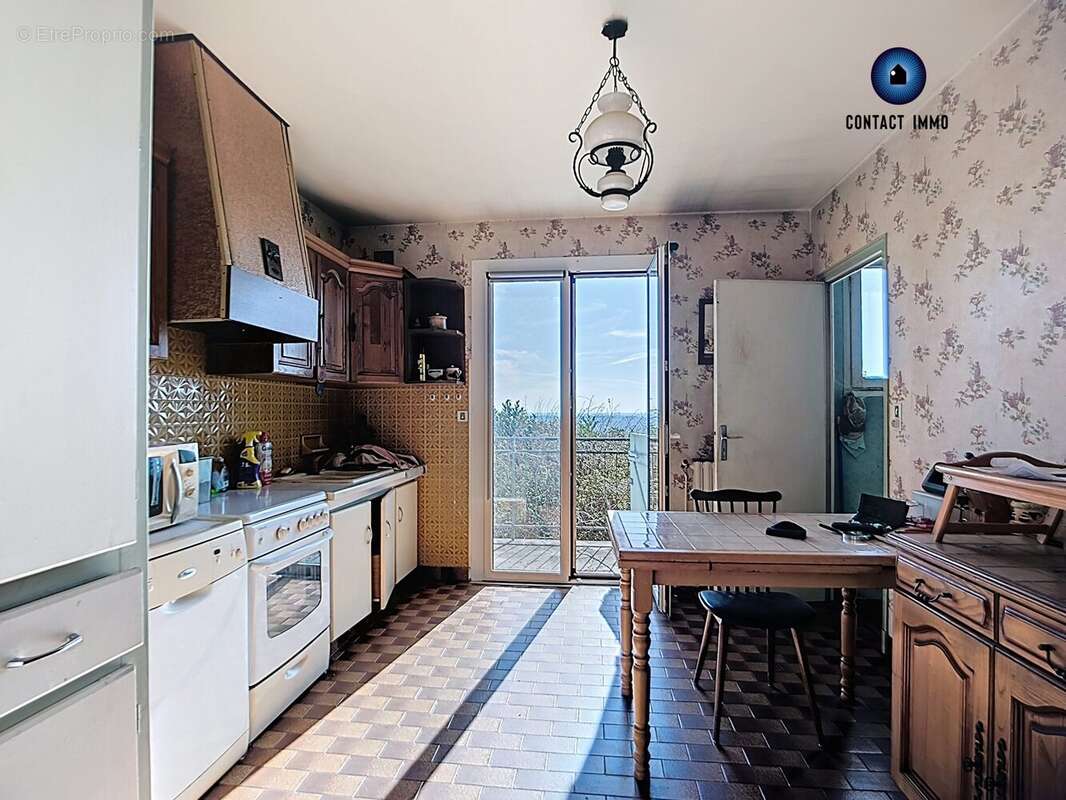 Maison à COLLONGES-LA-ROUGE