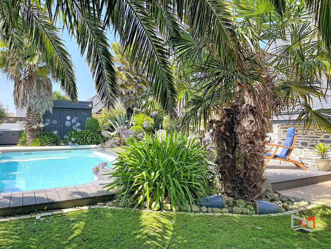 PLOUGRESCANT : Maison contemporaine avec jardin paradisiaque et piscine - photo 2