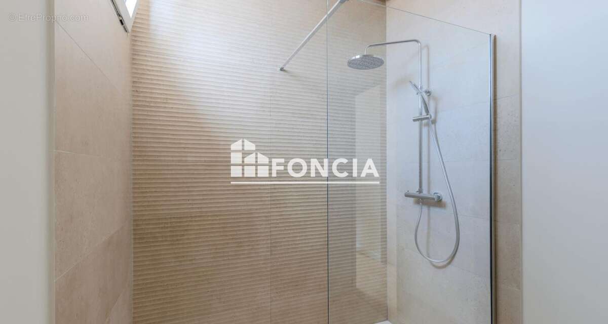 À VENDRE : CHARTRONS - Charmant T2 de 49 m², entièrement rénové, au 2ème et dernier étage d'un immeuble lui aussi rénové - photo 7