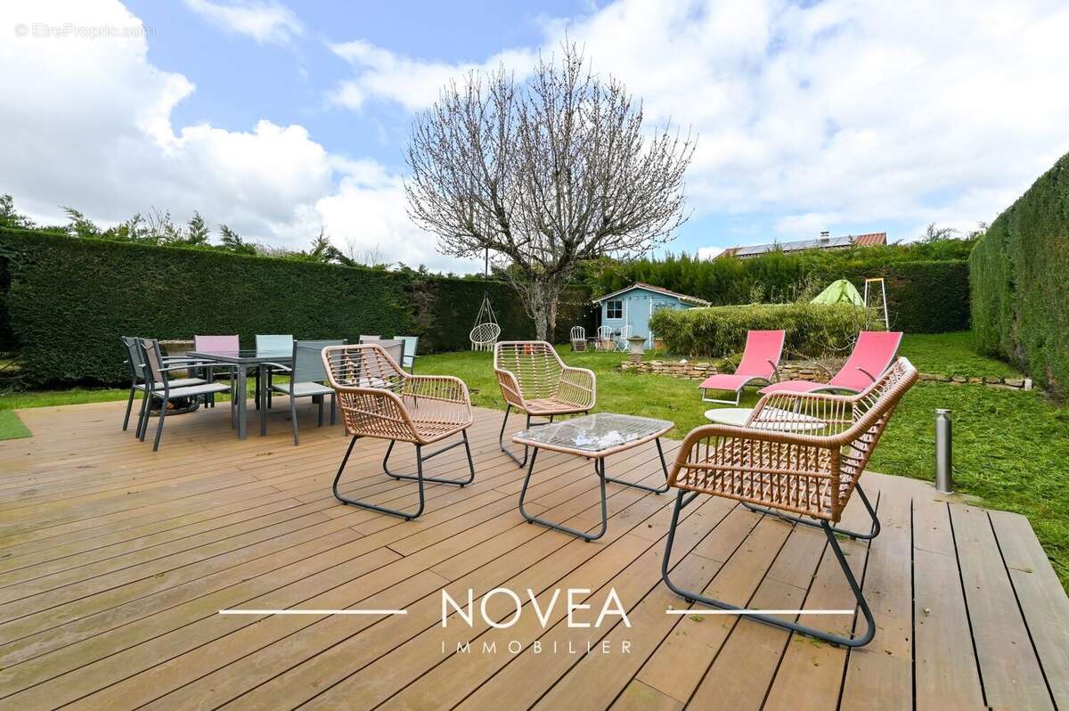 Maison à SAINT-GENIS-LES-OLLIERES