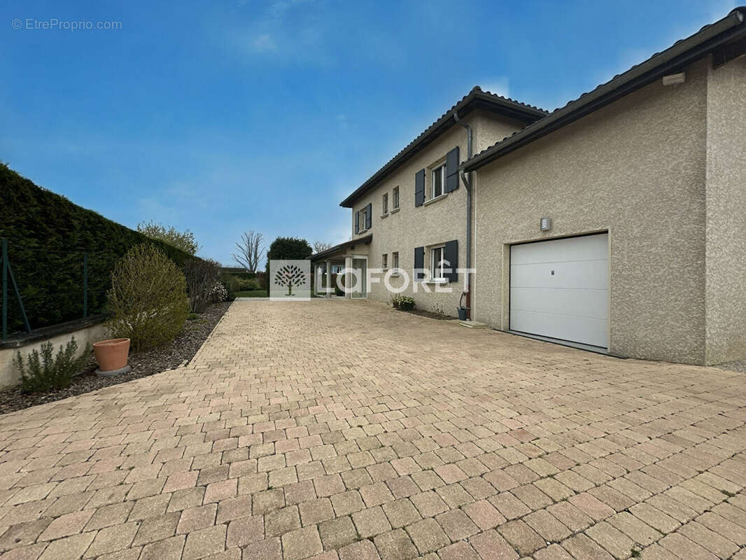 Maison à DOMPIERRE-SUR-CHALARONNE