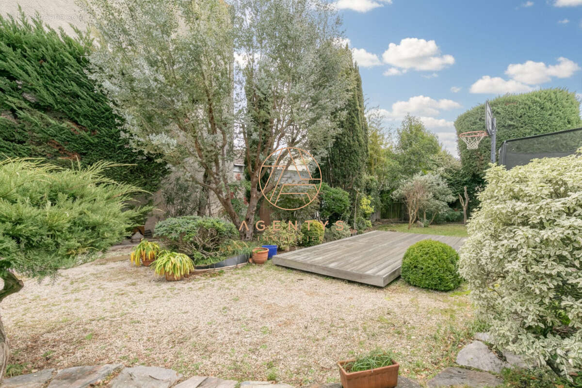 Maison à SAINT-MAUR-DES-FOSSES