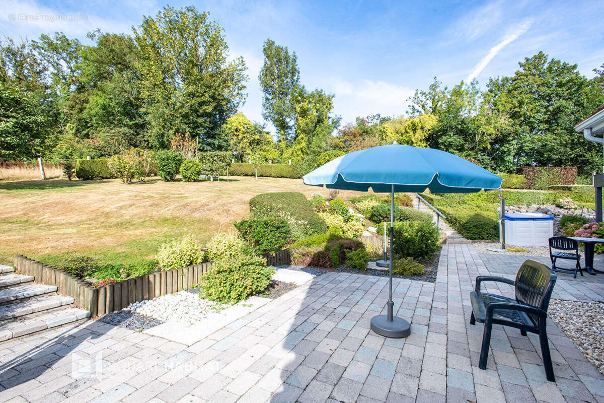 Maison à AIX-EN-ISSART