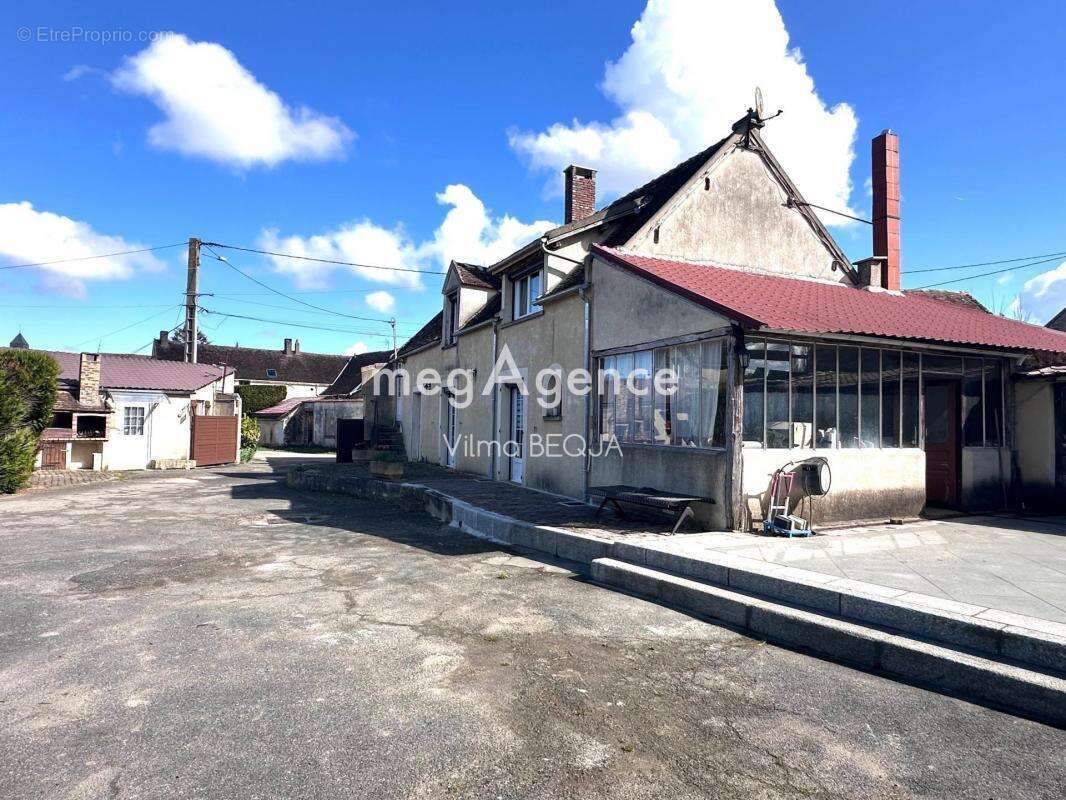 Maison à THORIGNY-SUR-OREUSE