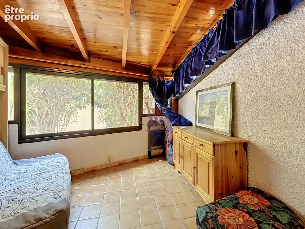 Maison de type F3 bis en copropriété, à seulement 5 minutes à pied de la mer. - photo 8