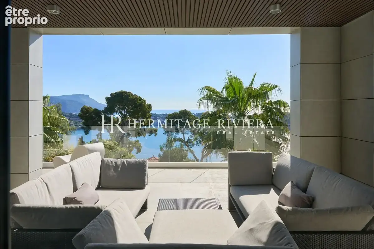 terrasse of contemporary villa for sale in Nice