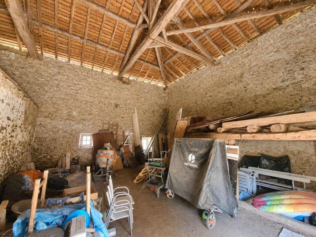 Maison en pierre 7 pièces – 230 m² – Dépendances 170 m² – Terrain 14 504 m² – Saint-Paul - photo 14
