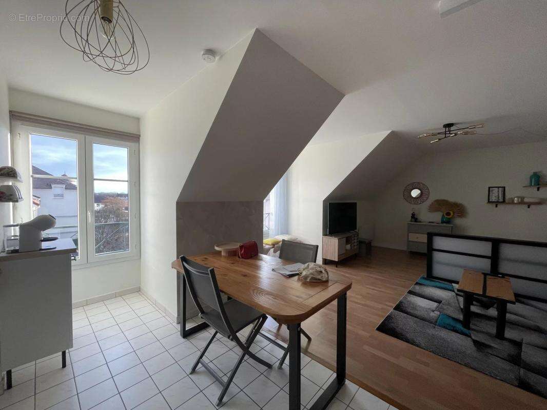 Appartement à VOISINS-LE-BRETONNEUX