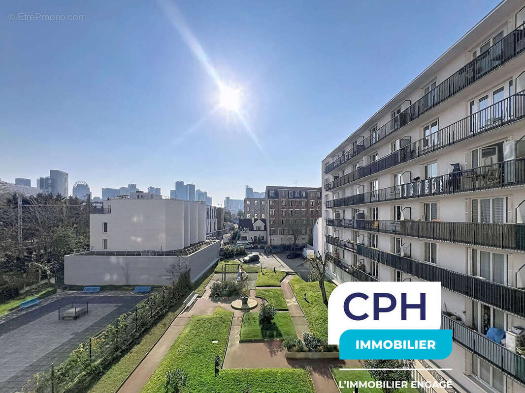 Appartement à COURBEVOIE