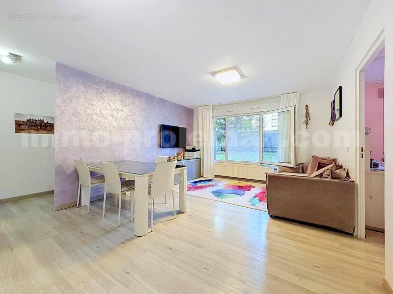 Appartement_T3_Annemasse_Genève_Ceva_tramway_Suisse_investissement_hyper_centre_Séjour_cuisine_ouverte_ - Appartement à ANNEMASSE