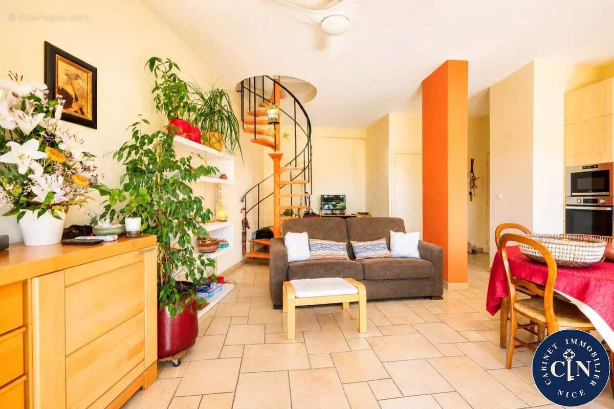Appartement 74 m² à Nice  - photo 2
