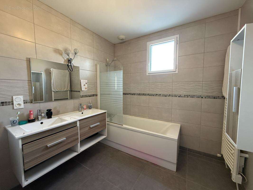 Maison à SAINT-PIERRE-DE-VARENGEVILLE