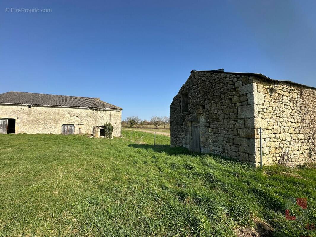 Maison à MAUROUX