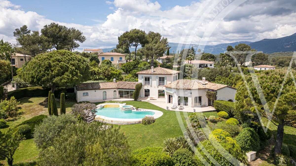 Maison à ROQUEFORT-LES-PINS