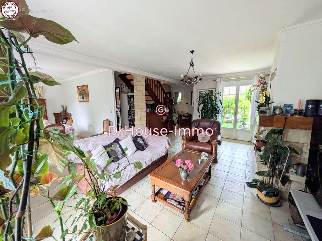 Maison à CHANTELOUP-LES-VIGNES