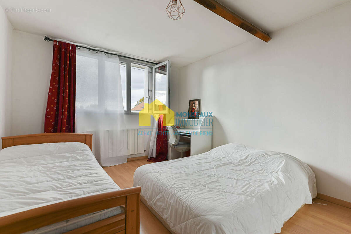 Maison à SAINTE-GENEVIEVE-DES-BOIS