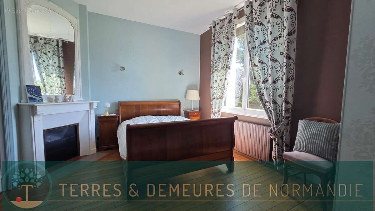 Maison de caractère de 130 M² dans un bourg tous commerces à 15 mns de Dieppe en Normandie et chalet bois annexe aménagé en stud - photo 9