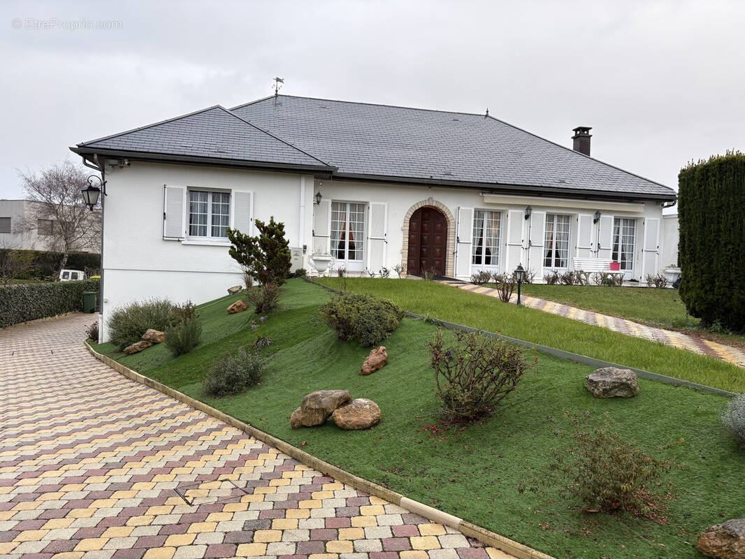 Maison à SAINT-JULIEN-LES-VILLAS