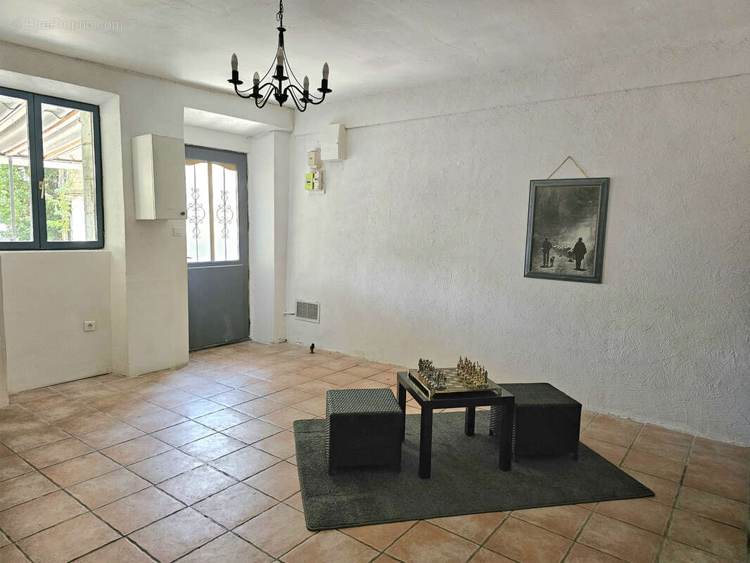 Maison à LA ROQUE-D'ANTHERON