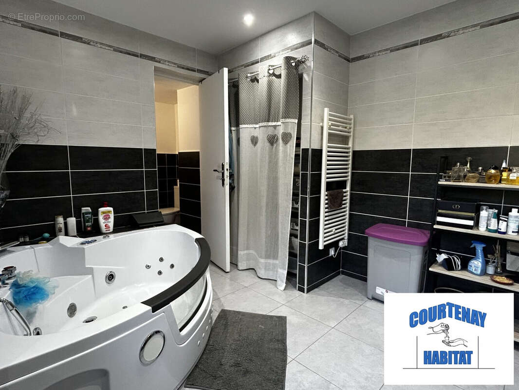 Maison à SAVIGNY-SUR-CLAIRIS