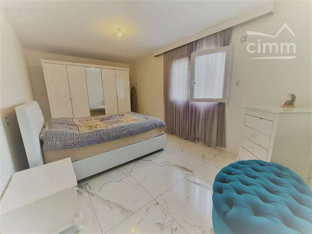 Appartement à LA CHAPELLE-DE-LA-TOUR