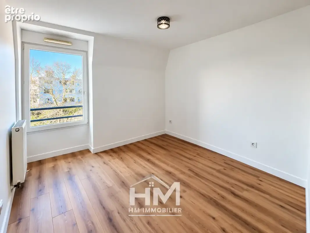 Rue Étienne Dolet  Exclusivité — Appartement en dernier étage avec balcon - photo 3