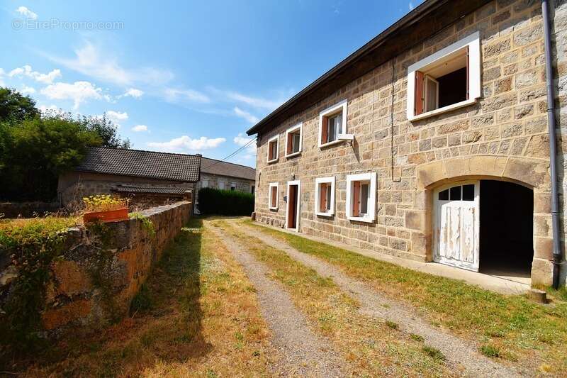 Bâtisse en pierres à TENCE / terrain de 857m² - photo 2