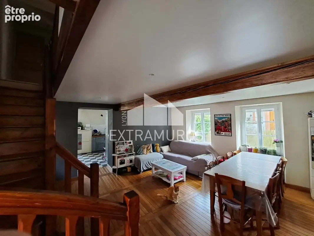 A vendre au coeur du bourg de courzieu maison ancienne renovee avec terrasse + annexes - photo 2