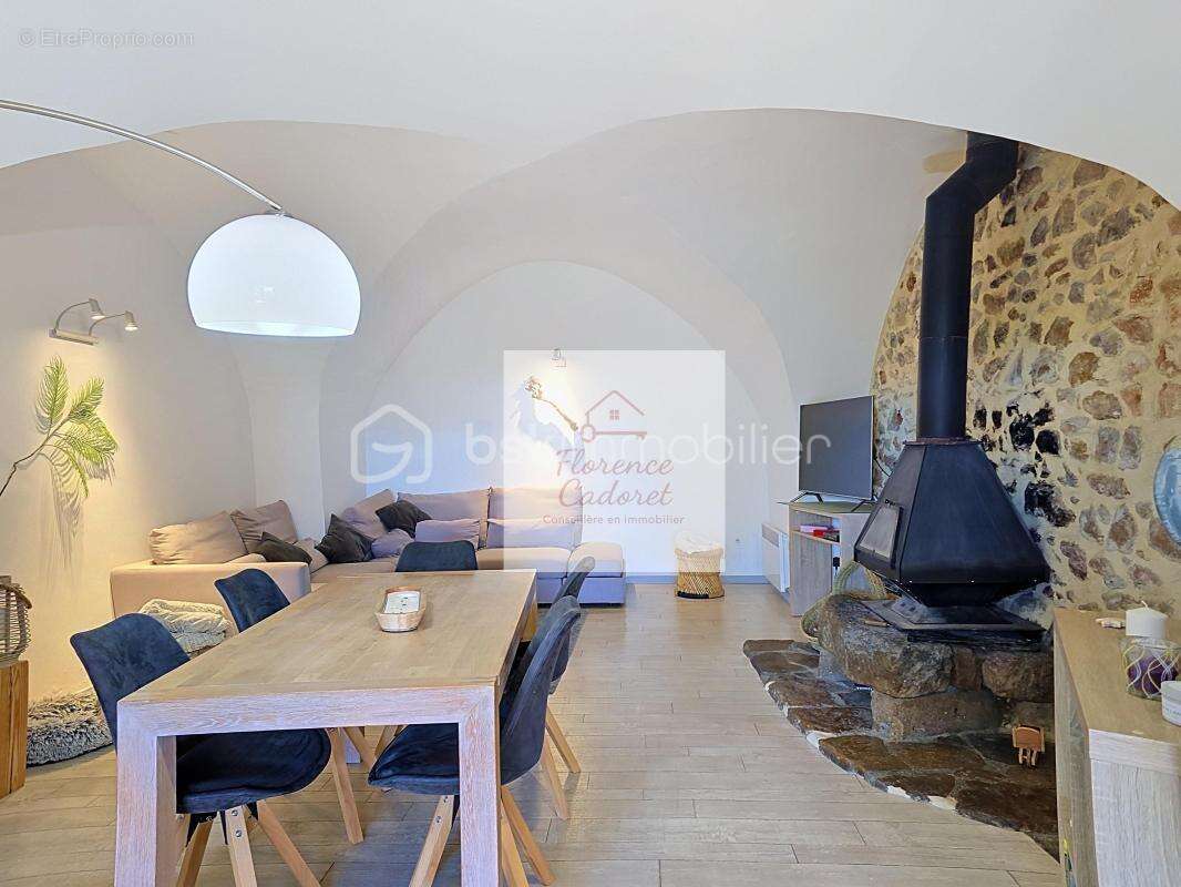 Maison de village de caractère proximite uzes– 6 chambres – 2 terrasses – vue dégagée - photo 4