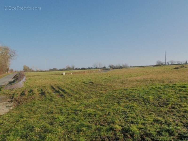 Terrain à AUNAY-SUR-ODON