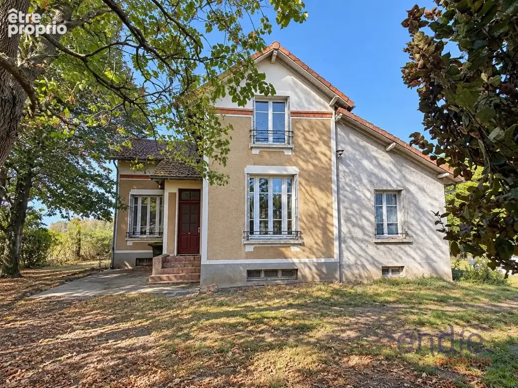 Maison familiale avec nombreuses dépendances et hangar sur environ 1 500 m² de terrain - photo 2