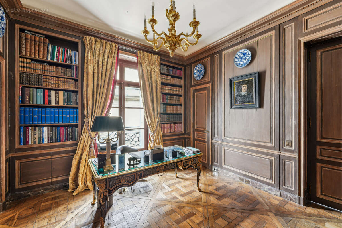 Appartement à PARIS-16E