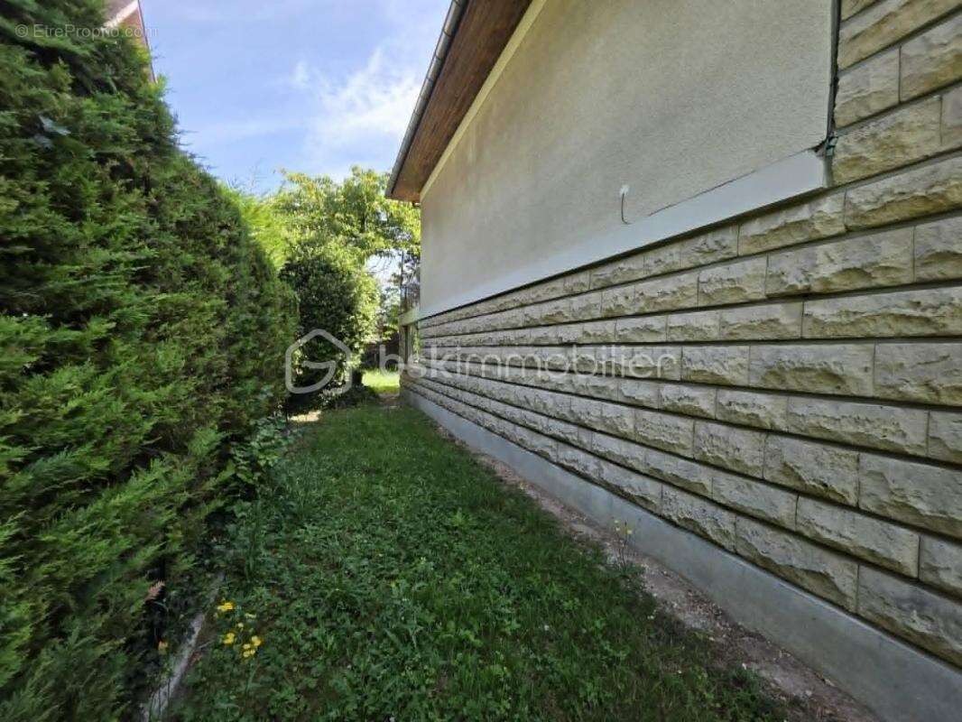 Maison individuelle - 4 chambres - grand terrain - photo 17
