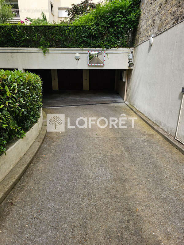 Parking à NEUILLY-SUR-SEINE