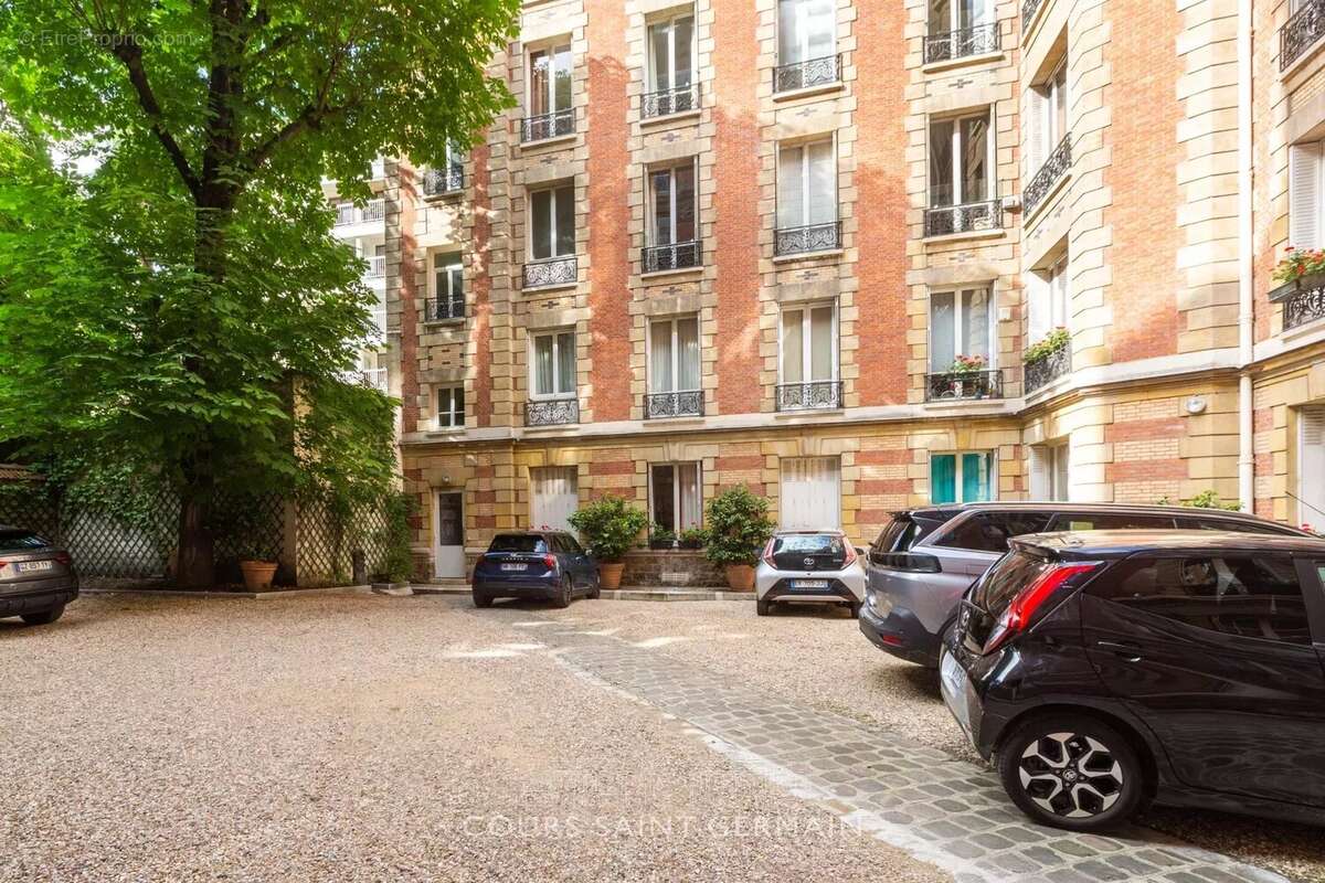 Appartement à PARIS-16E