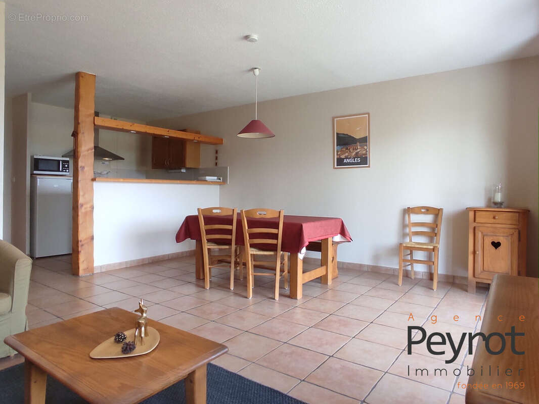 Appartement 64 m² à Les Angles  - photo 2